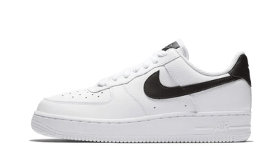 07 White Black Pebbled Leather