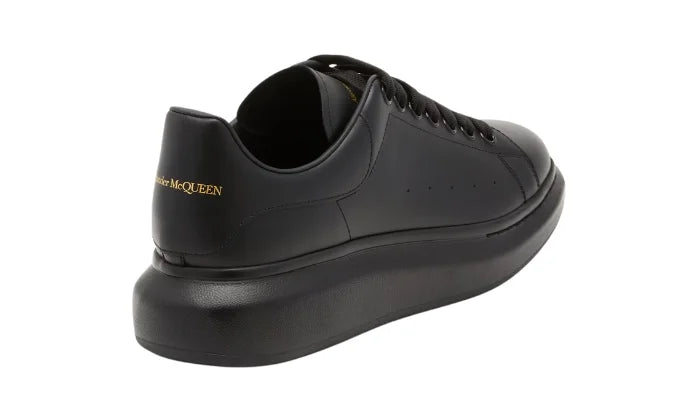 Men’s Oversized Sneaker in Black